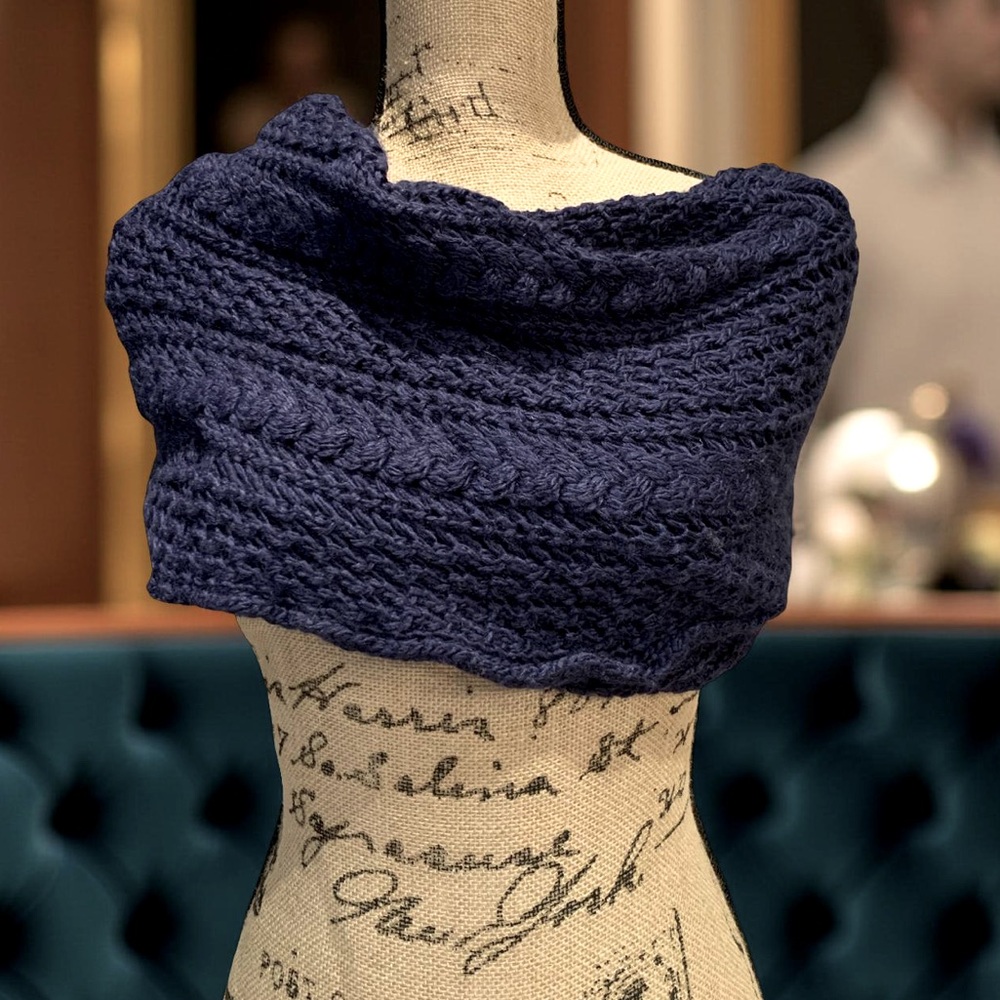 GAP Navy Blue Wool Blend Cable Knit Infinity Scarf Wrap